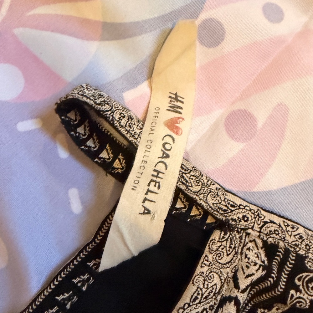 H&M Black and Ivory Paisley Halter Crop Top - Picture 2 of 3